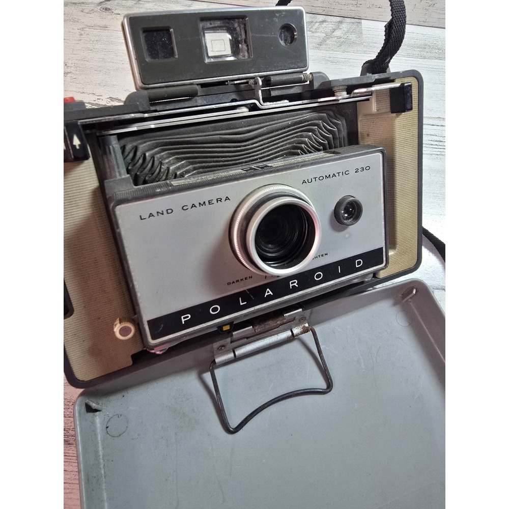 Vintage Polaroid Automatic 230 Land Camera Folding Bellows 1967 with Cold Clip